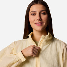 Tải hình ảnh vào trình xem Thư viện, Áo Khoác Nữ Columbia Paracutie™ Cropped Cargo Windbreaker - Vàng - Supersports Vietnam