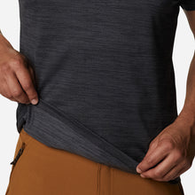 Load image into Gallery viewer, Áo Thun Nam Columbia Alpine Chill™ Zero - Đen - Supersports Vietnam
