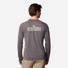 Load image into Gallery viewer, Áo Thun Dài Tay Nam Columbia Alpine Chill™ Pro Graphic Long Sleeve Crew - Nâu - Supersports Vietnam
