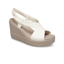 Tải hình ảnh vào trình xem Thư viện, Xăng Đan Đế Xuồng Nữ Crocs Brooklyn
