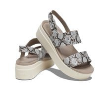 Load image into Gallery viewer, Giày đế xuồng Nữ Crocs Brooklyn
